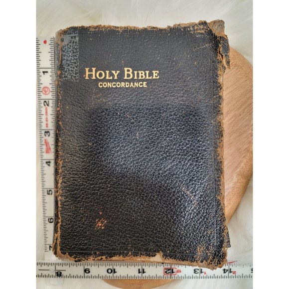 Vintage Holy Bible, Red Letter Edition, Revised Standard Version, Copyright 1962 - Picture 1 of 5